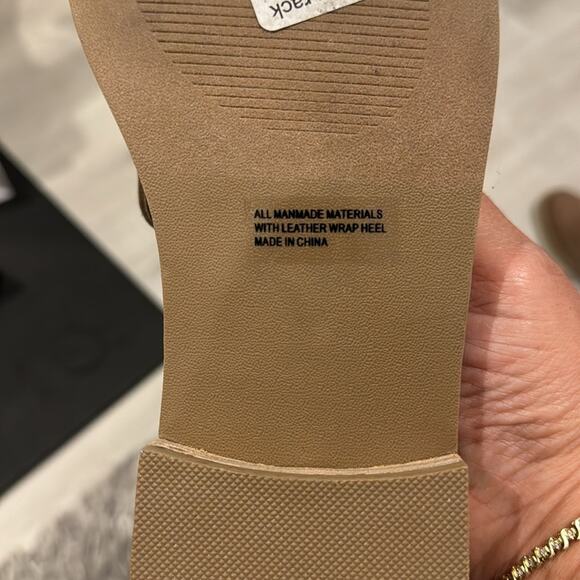 Dolce Vita NWT Mushroom Flat Shoes very comfortable with small heel. - Picture 8 of 8